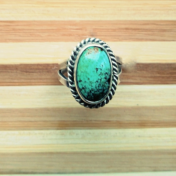 Vintage Navajo Turquoise & Sterling Silver Ring - Picture 8 of 12